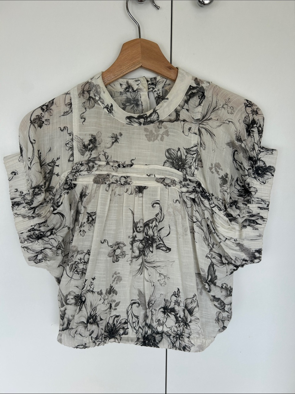 Vintage Angel Print short sleeve cropped top Blouse - Ivory /Black Pilcro flowy